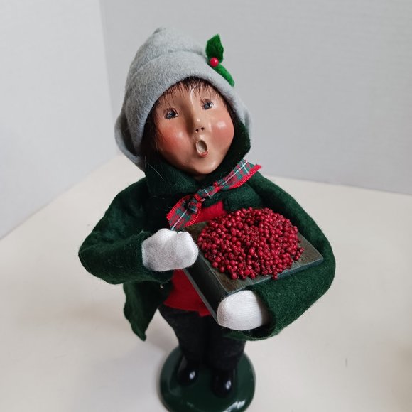 Byers' Choice Ltd "The Carolers" - Picture 9 of 10